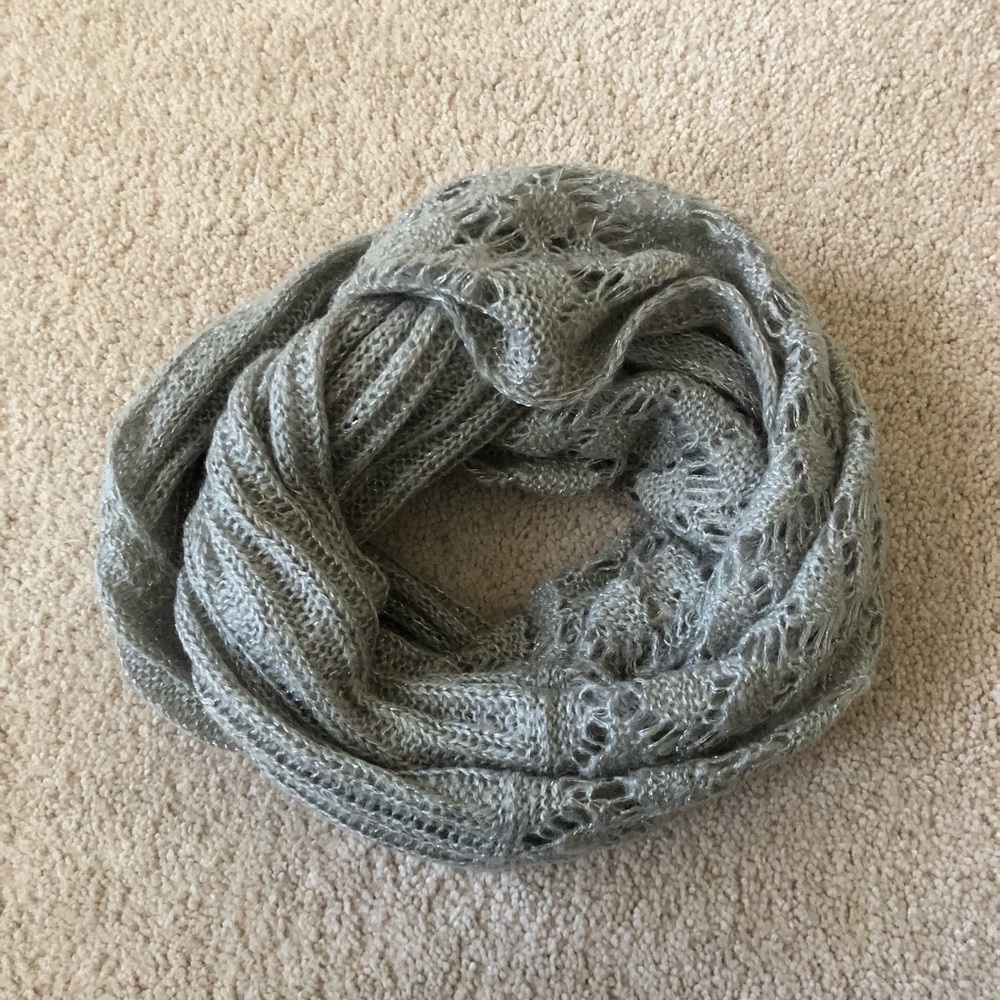 ✨HOST PICK✨ Ann Taylor gray scarf with sparkles